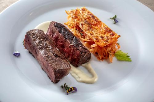 Hotel Charles - image 12