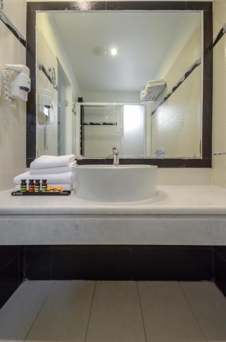 Aeolis Boutique Hotel - image 10