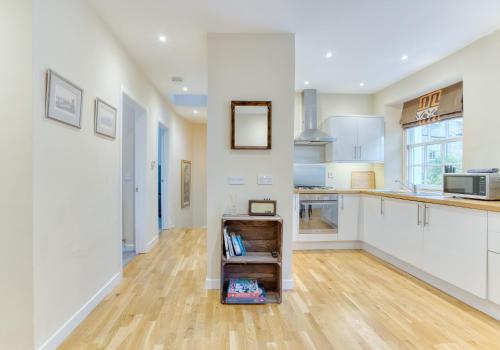 The Gloucester Lane Residence - image 13