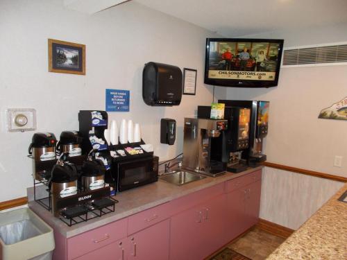 Northwoods Best Inn - image 2