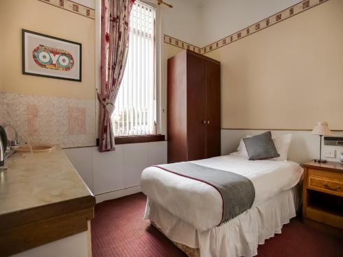 OYO Glenpark Hotel, Ayr Central