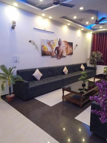 Hotel the Ideal in กุศินคร