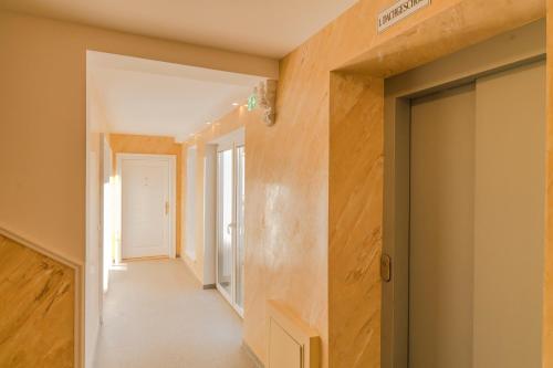 Studio Apartment image 10