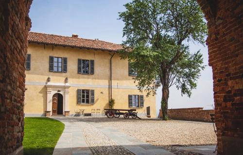 Castello di Vaglio Serra