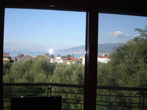 Avia, house with privillaged view, 100 meters from the sea