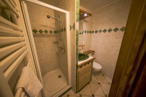 Bathroom, Le Chateau in Morzine