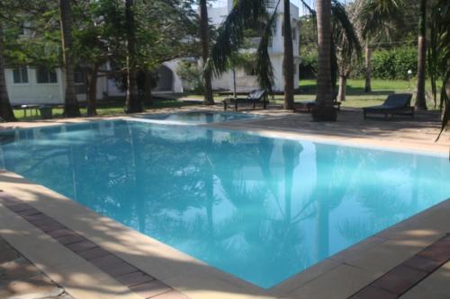 สระว่ายน้ำ, Royal Palms Apartment A4 in อึมทวาปา