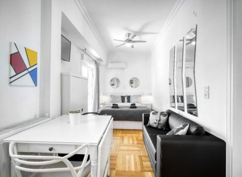 The Cactus Apartment with Large Sunny Balcony, Athènes