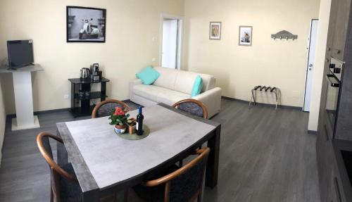 One-Bedroom Apartment image 10