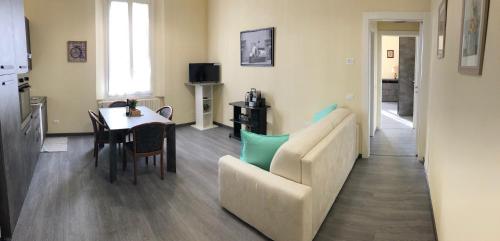 One-Bedroom Apartment image 9