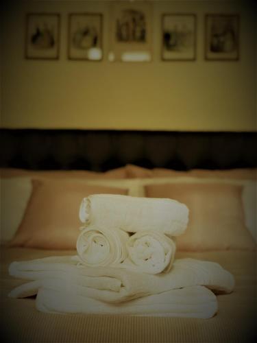 One-Bedroom Apartment image 7