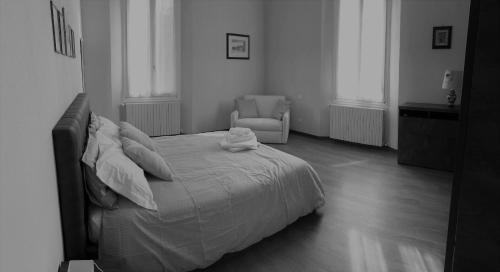 One-Bedroom Apartment image 5