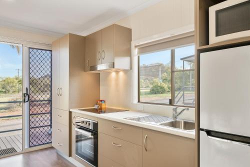 Kitchen, Discovery Parks - Argylla in Mount Isa
