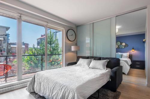 Super Clean, LEGAL Executive Apt in Old/China Town