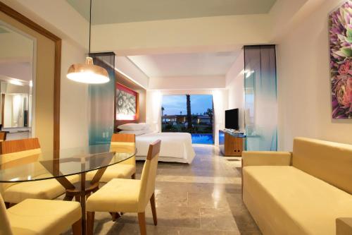 room detail thumbnail 1