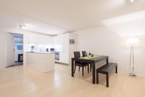 25 Zi Design Loft Wohnung mit Gartensitzplatz - main image