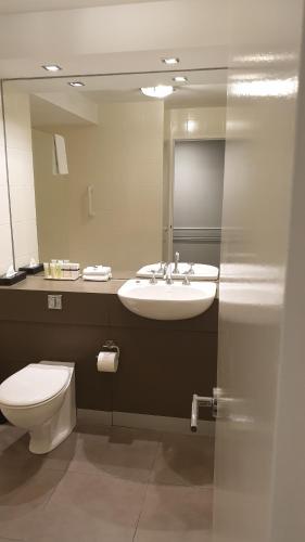 Bathroom, Melbourne Kew Central Apartment Hotel in Kew