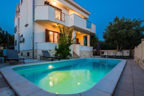 Family friendly house with a swimming pool Sveti Filip i Jakov Biograd - 15775