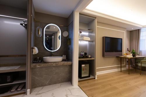 Mercure Taiyuan E Tech Room Type - Superior Room, 1 King Bed