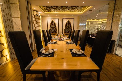 Restaurant, Hermes Palace Hotel Banda Aceh  near Aéroport international Sultan Iskandar Muda