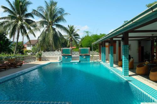 Swimming pool, E-Outfitting VangThong Hotel in Phoumok Road