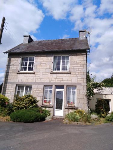 maison de campagne en bordure de forêt