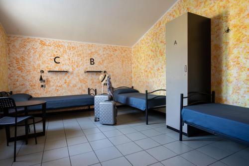 3 twin beds