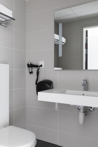 Single Room image 2
