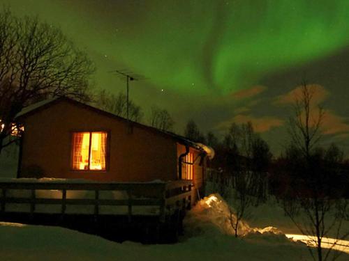 5 person holiday home in Straumsbukta - Bakke