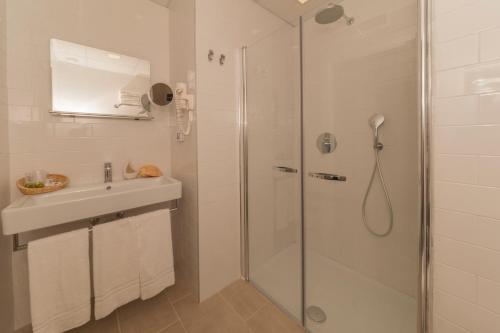 Summit Hotel - image 4