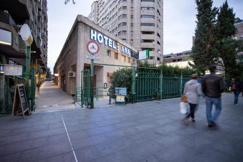  CENTER DELUXE II in Granada