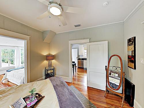 New Listing! Downtown Hideaway Near Vilano Beach Duplex - image 8
