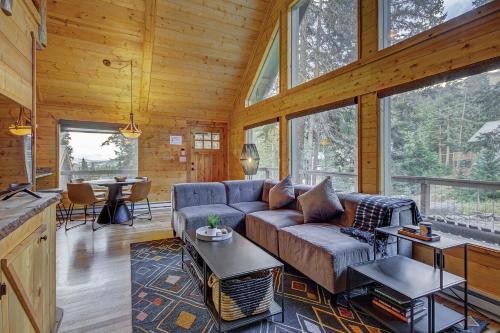 Black Bear Chalet home - image 9