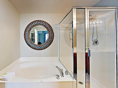 New Listing! Gulf-View Resort with Pool Golf & Gym condo - image 2