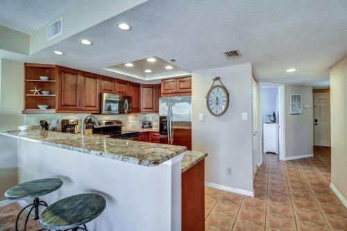 New Listing! Beachfront Perch with Pool & Balcony condo - image 4