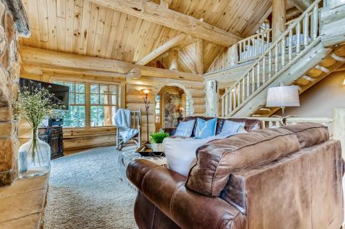 New Listing! Idyllic Mountain-View Home home - image 7