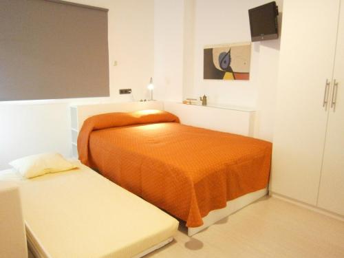 Studio (3 Adults) image 10