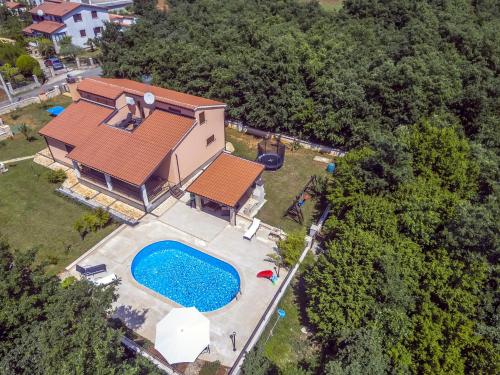 Luxury experience in Villa Lucia with heated pool and Play station 4