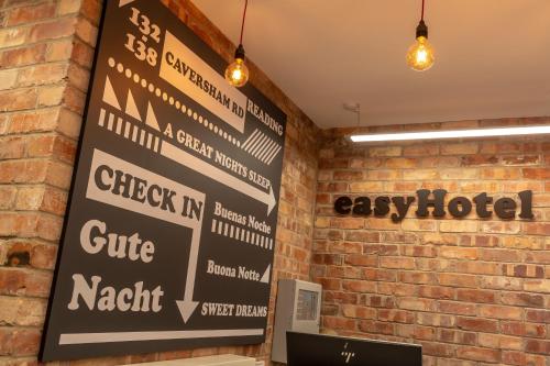 Фойє, Easyhotel Reading in Рідінг
