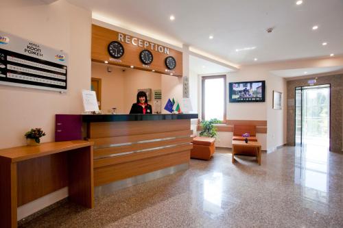 大堂, Hotel Coop Rozhen in 潘波洛沃