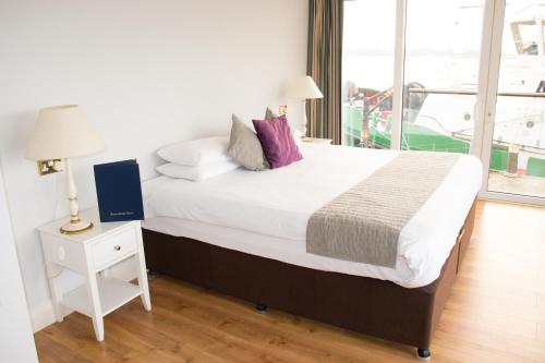 WatersEdge Hotel - image 10