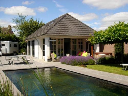 B&B Teteringen - Gardenhouse with private jacuzzi and sauna - Bed and Breakfast Teteringen