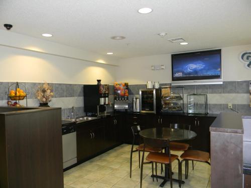 Ресторан, Microtel Inn & Suites by Wyndham Bath in Ванна (Нью-Йорк)