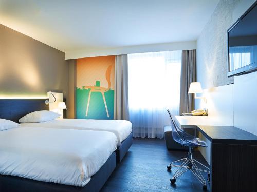 Postillion Hotel Dordrecht Ideally located in the Dordrecht area, Postillion Hotel Dordrecht promises a relaxing and wonderful visit. The property has everything you need for a comfortable stay. Service-minded staff will welcom