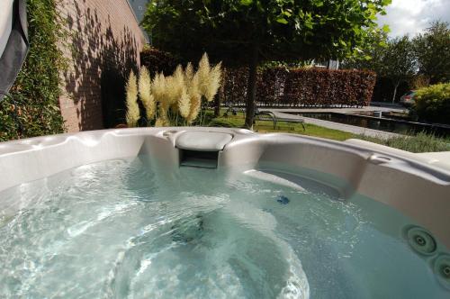 Gardenhouse with private jacuzzi and sauna Gardenhouse with private jacuzzi and sauna