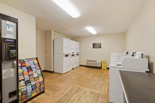 Extended Stay America Suites - Union City - Dyer St - image 9