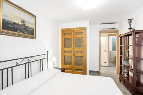 Penelope Seaview Apartment - image 11