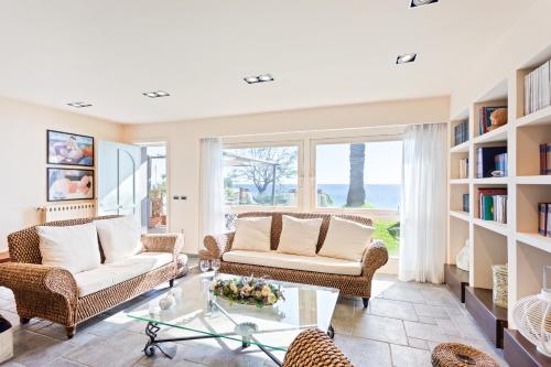 Penelope Seaview Apartment - image 12