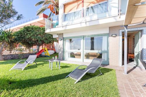Penelope Seaview Apartment - image 7