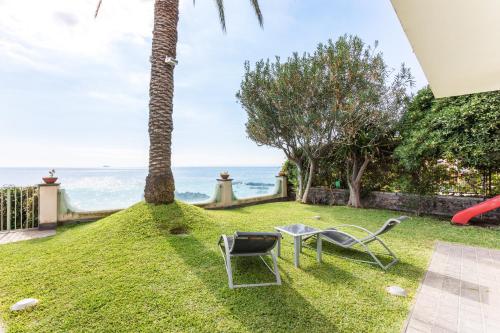 Penelope Seaview Apartment - image 14
